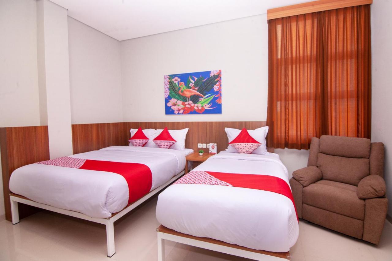 Oyo 2816 Privato Suite Kembaran Exterior foto