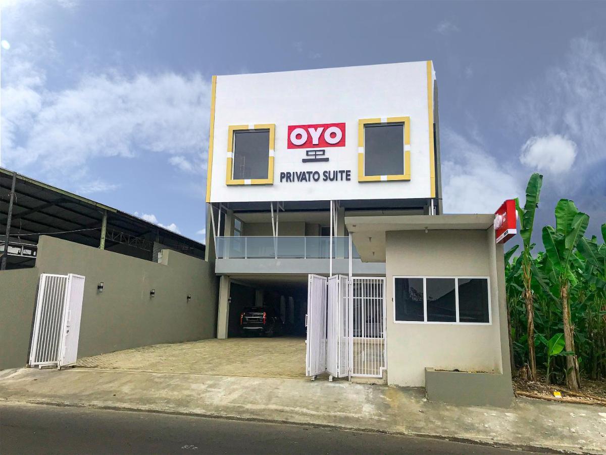Oyo 2816 Privato Suite Kembaran Exterior foto